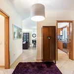 Decor N' Cozy Place For Families And Friends