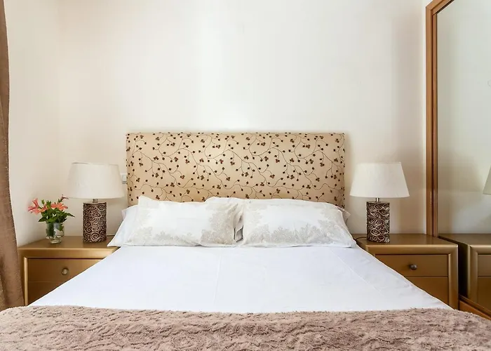 Decor N' Cozy Place For Families And Friends アパート ギーア