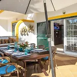 Decor N' Cozy Place For Families And Friends